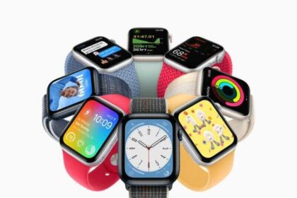8 Apple Watch SE devices displaying new watchOS 9 features