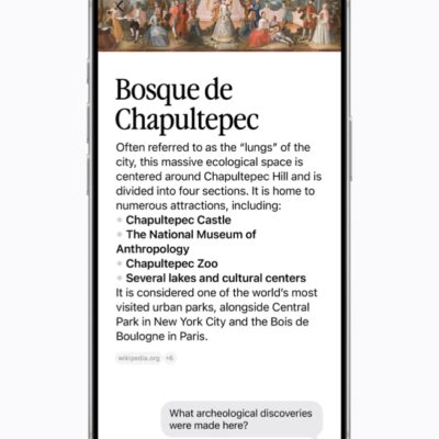 On iPhone 17 Pro, a user chats with Siri AI about Bosque de Chapultepec.