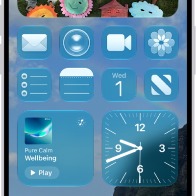 A customized Home Screen with tinted icons.