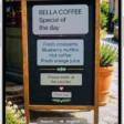 The Camera tab, showing a restaurant menu translated from English to Spanish.