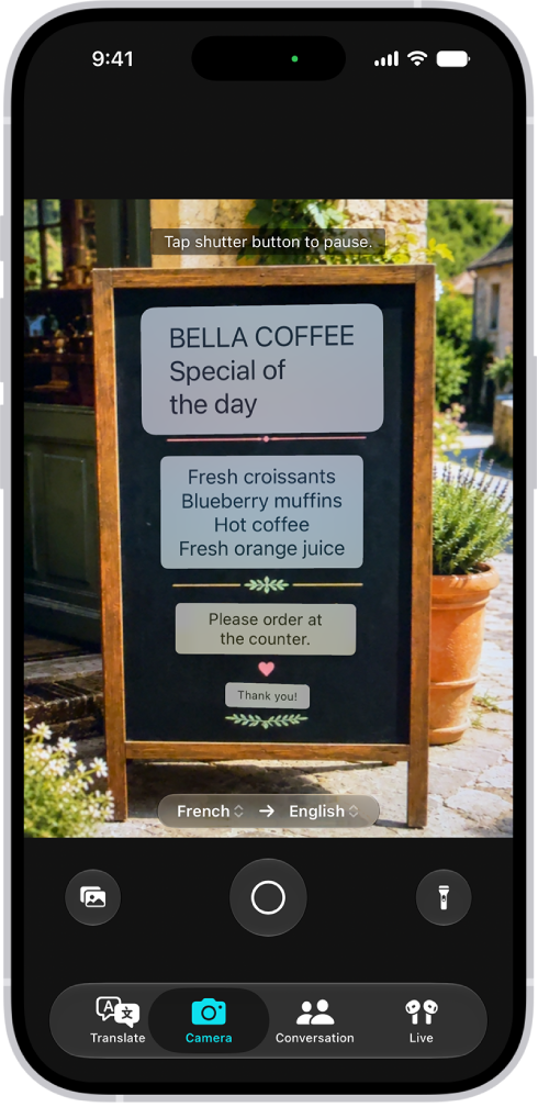 The Camera tab, showing a restaurant menu translated from English to Spanish.